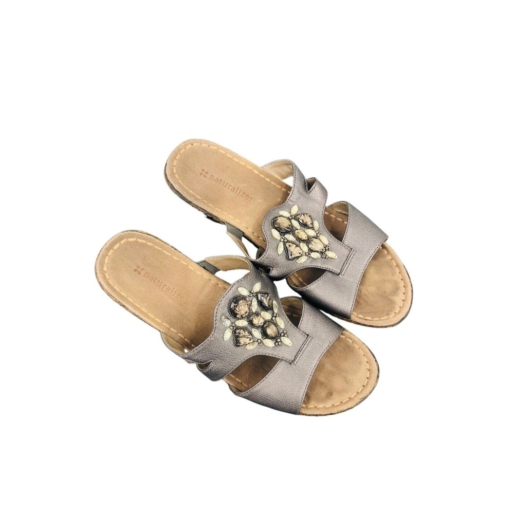 Naturalizer women's silver slides with small wedge and beads on top size 9M